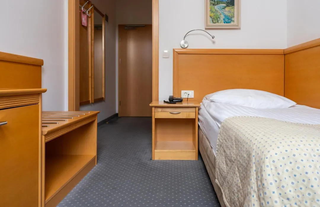 Hotel Jezero-1